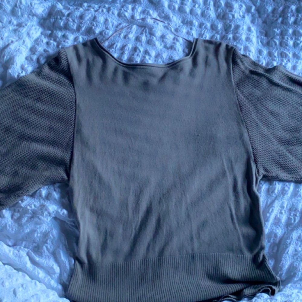 It’s an elegant blouse for women. The brand is Apt.